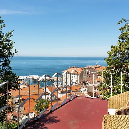 Mediterranean With An Amazing View And A Pool By Loft * Piran