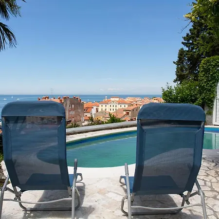 Vila Mediterranean With An Amazing View And A Pool By Loft