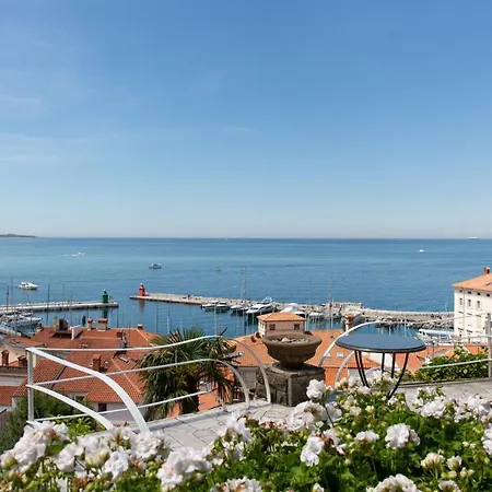 Mediterranean With An Amazing View And A Pool By Loft * Piran
